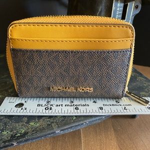 New- Michaels Kors card wallet